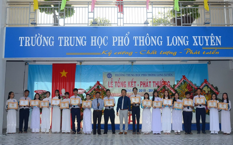 Trường THPT Long Xuyên