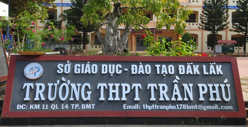 Trường THPT Trần Phú