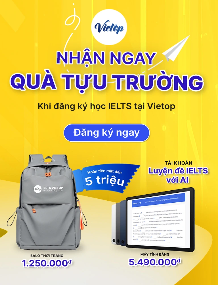 Nhận quà tựu trường