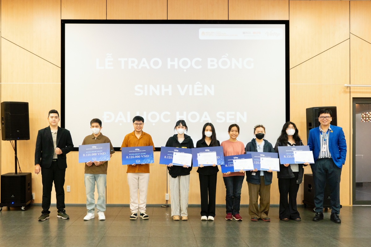 Lễ trao học bổng cho sinh viên Đại học Hoa Sen có thành tích học tập tốt