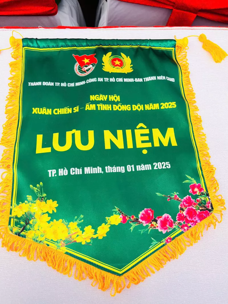 Cờ lưu niệm