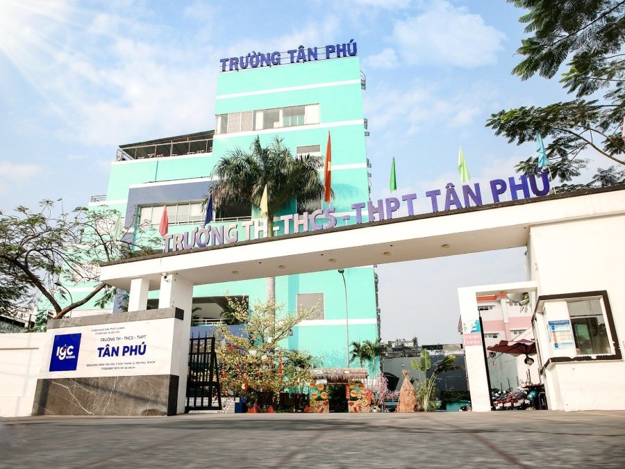 Trường THPT Tân Phú