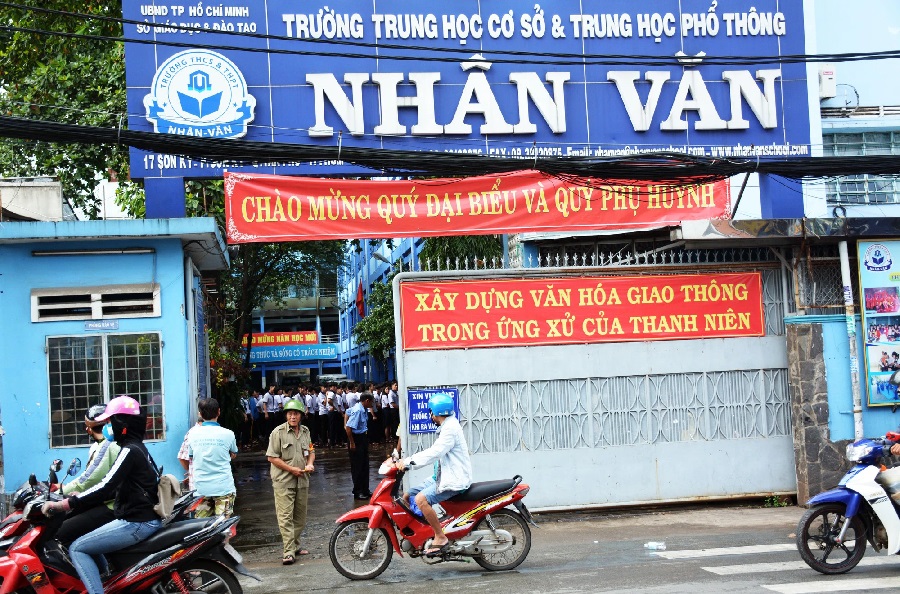 Trường THPT Nhân Văn