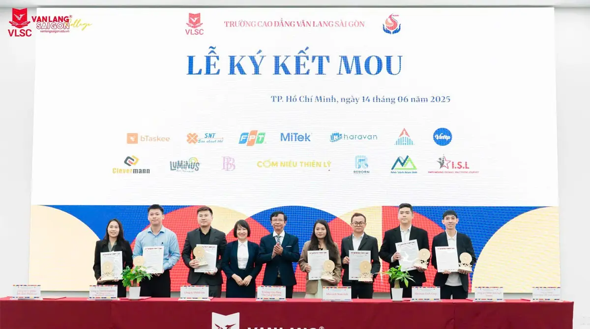 Lễ ký kết hợp tác MOU giữa Vietop và trường Cao đẳng Văn Lang Sài Gòn