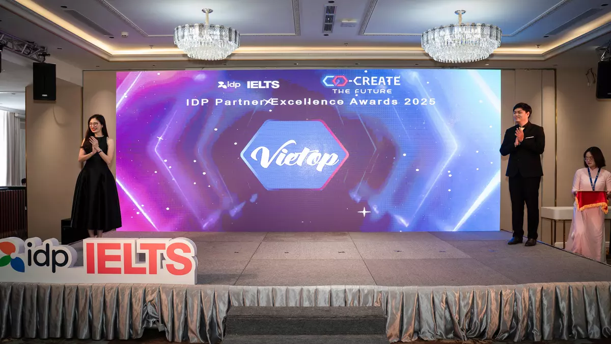 Vietop nhận chứng nhận đối tác bạch kim IDP năm 2025