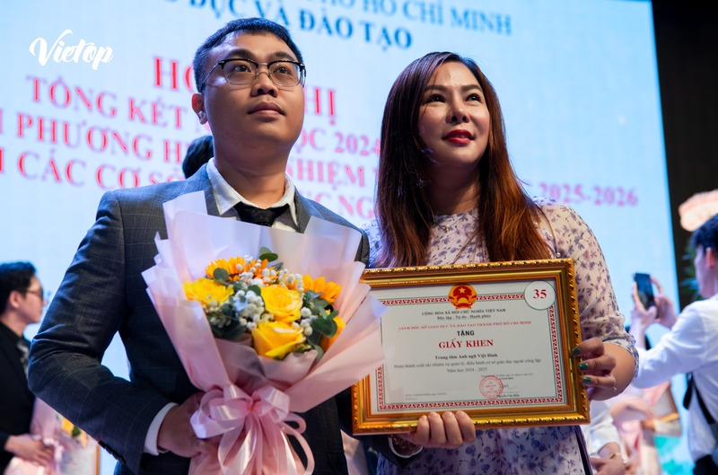 Ảnh tổng kết hội nghị năm học 2024-2025