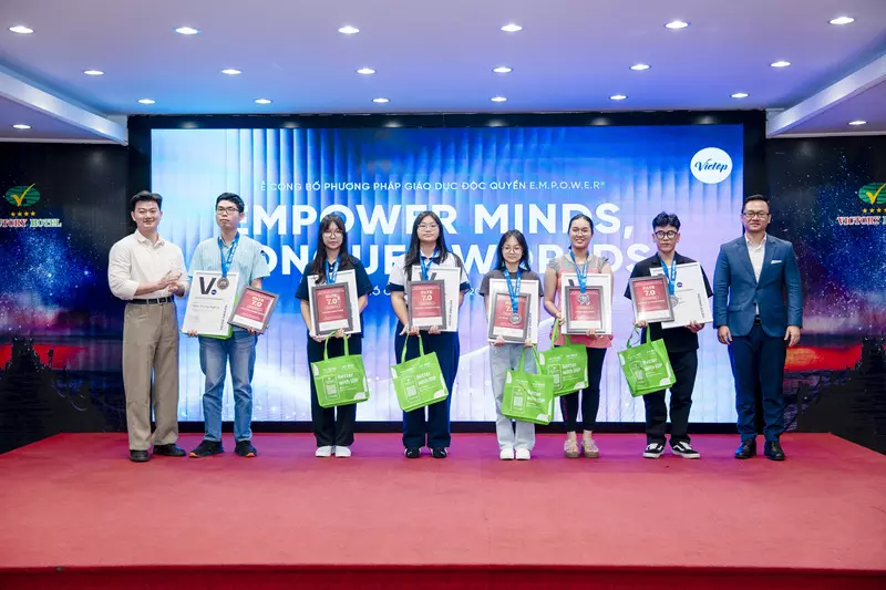 Vinh danh học viên đạt điểm