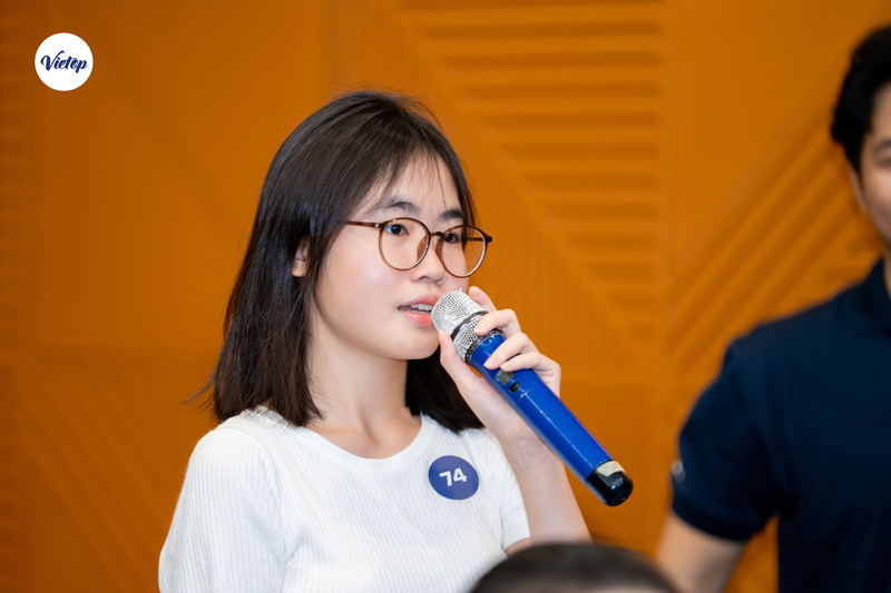hình sự kiện Hoa Sen