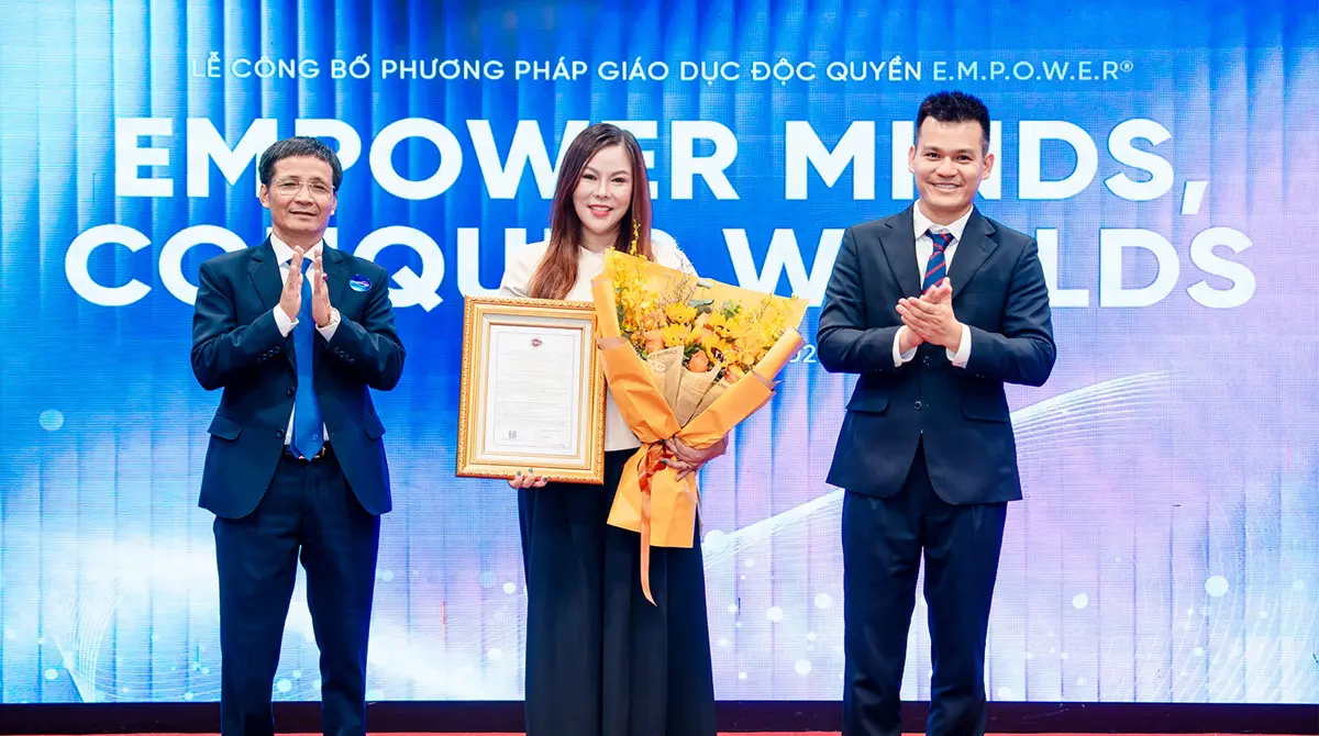 Hình ảnh minh chứng công nhận từ đối tác và học viên Vietop