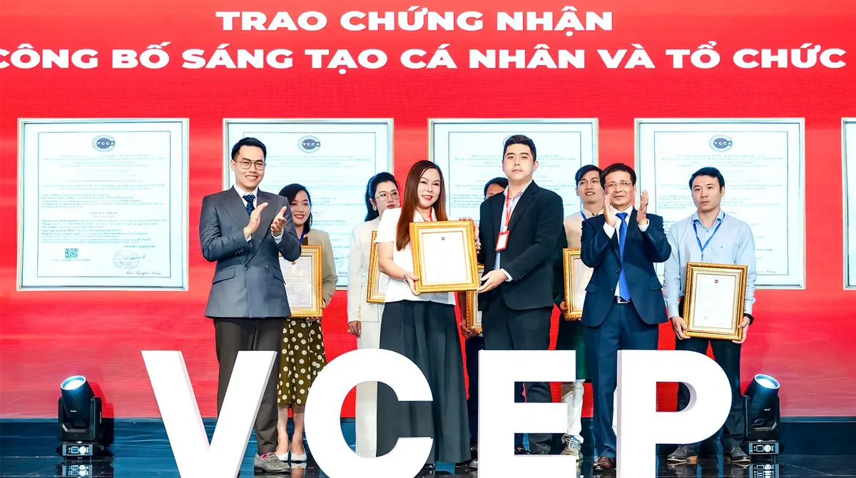 Hình ảnh minh chứng công nhận từ đối tác và học viên Vietop