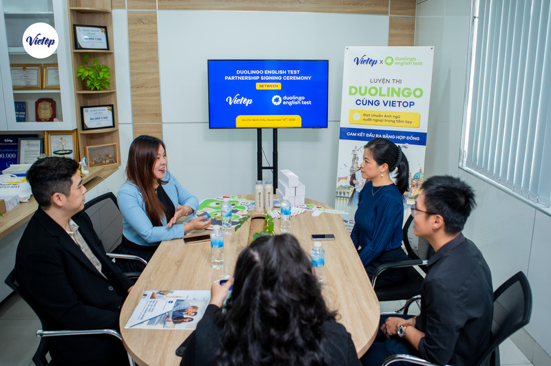 Ảnh sự kiện trao đổi hợp tác với Duolingo