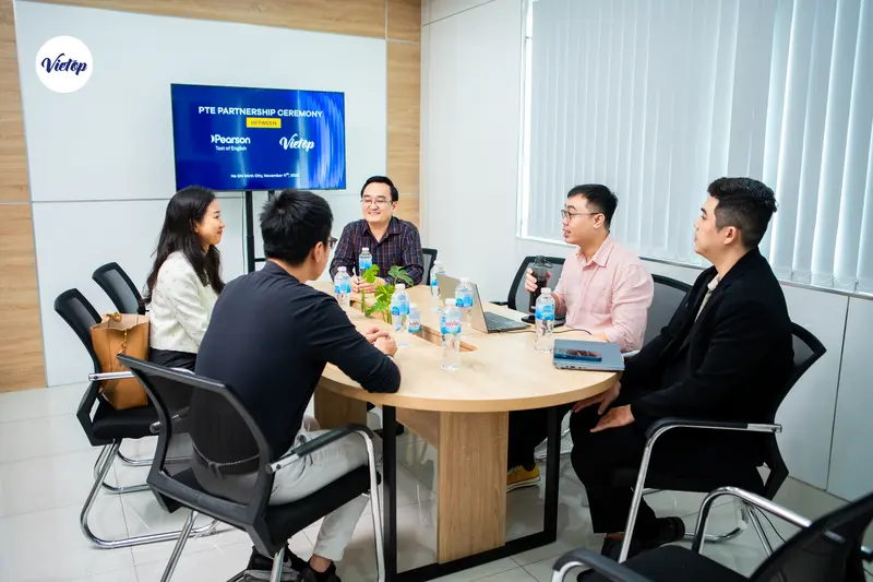 Vietop chính thức trở thành đối tác chiến lược của Pearson