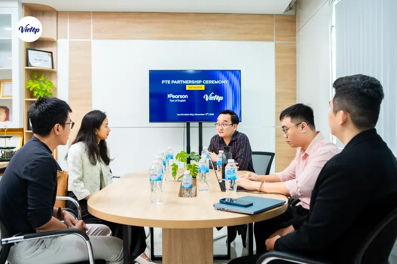 Vietop chính thức trở thành đối tác chiến lược của Pearson