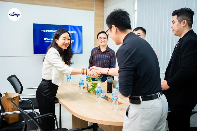 Vietop chính thức trở thành đối tác chiến lược của Pearson