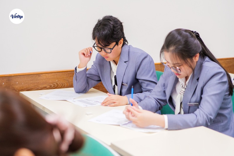 vietop tổ chức thi thử ielts cùng đại học hoa sen