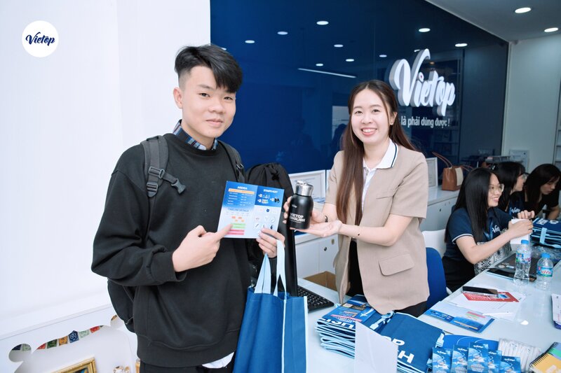 Săn tem đổi quà hấp dẫn tại sự kiện