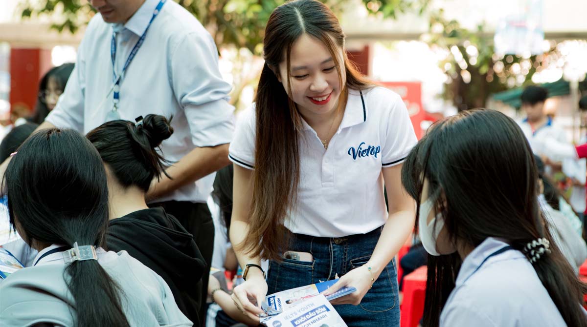 Vietop School Tour – Hành trình lan tỏa cảm hứng học tiếng Anh
