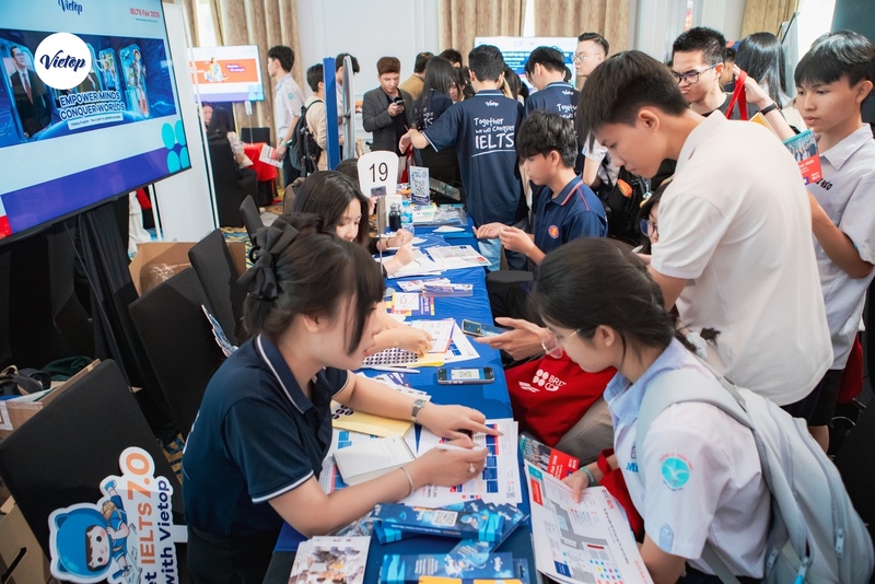 Vietop English lan tỏa tinh thần chinh phục IELTS tại IELTS Fair 2026