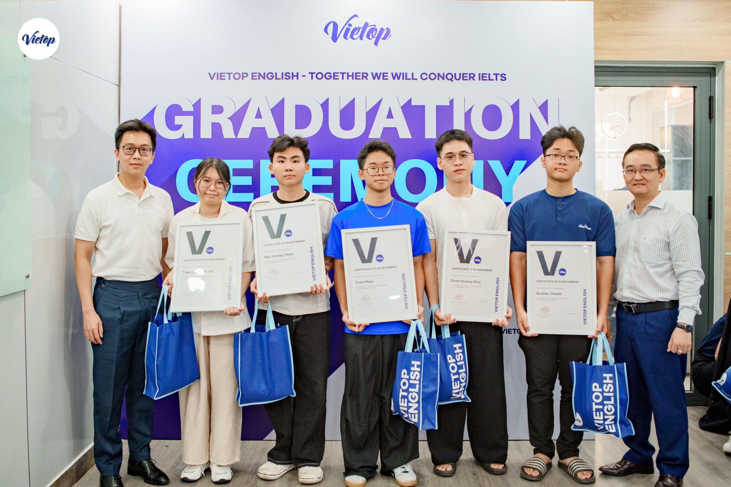 Lễ vinh danh học viên đạt điểm IELTS 1