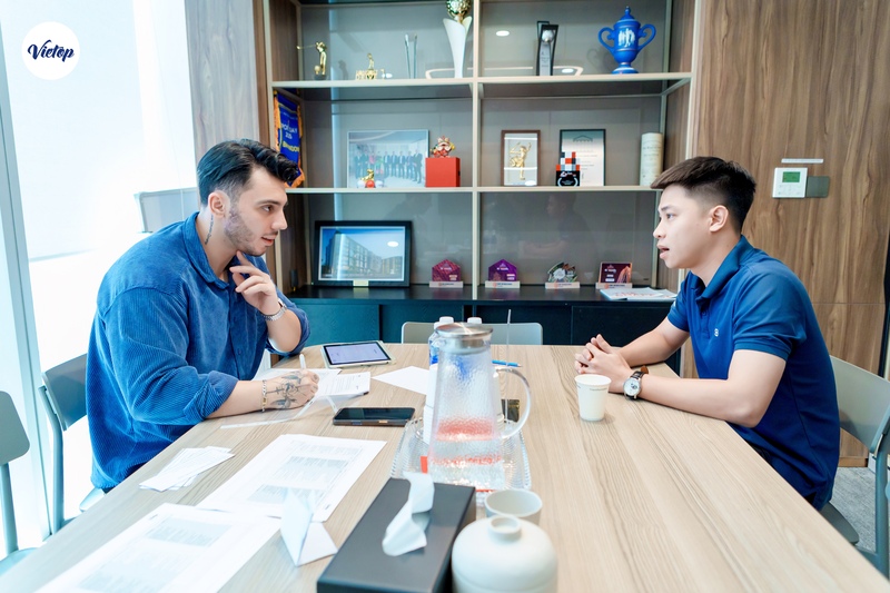 Giáo viên nước ngoài Vietop đánh giá kỹ năng Speaking của nhân sự BM Windows