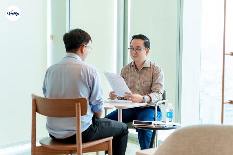 Nhân sự BM Windows thi IELTS Speaking cùng giáo viên Vietop